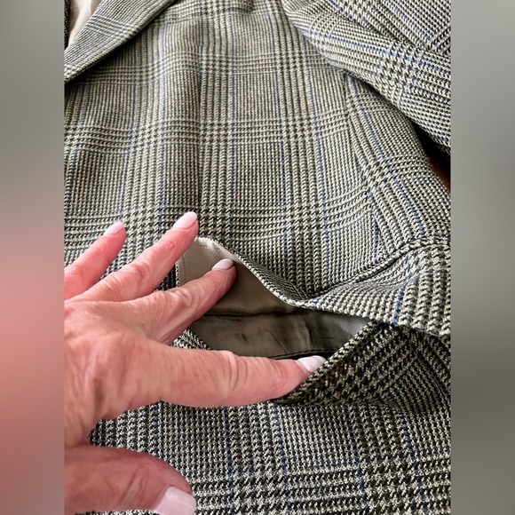 Lauren by Ralph Lauren Men's Plaid Blazer, 100
Percent Wool 39 R - Picture 4 of 15